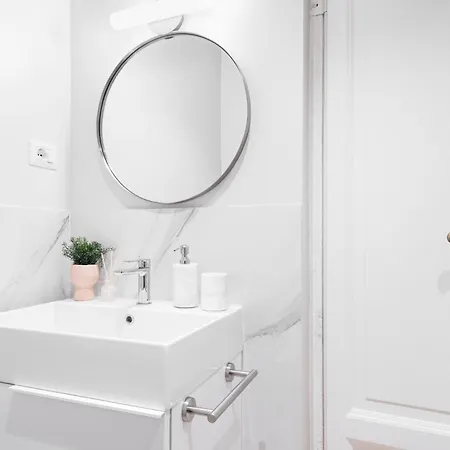 Easylife - Dimora Con Balcone In Porta Vittoria Lägenhet